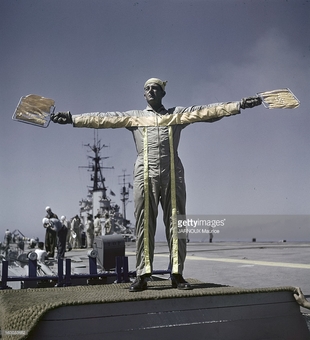 163033652 the aircraft carrier arromanches rangés sur gettyimages
