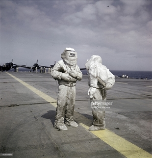 163033658 the aircraft carrier arromanches rangés sur gettyimages
